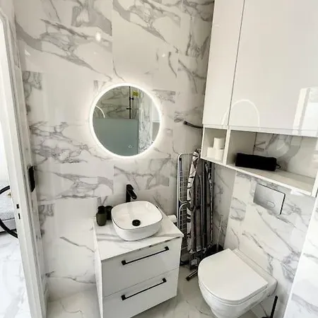 Marseille, Vieux-port , Noailles, Grand Apartment *