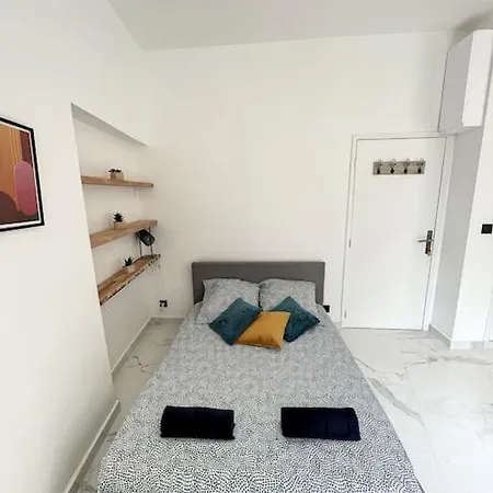 Marseille, Vieux-port , Noailles, Grand Apartment *